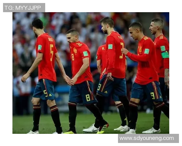 足球明星身着斗篷的精彩瞬间合集展现他们的独特魅力与风采